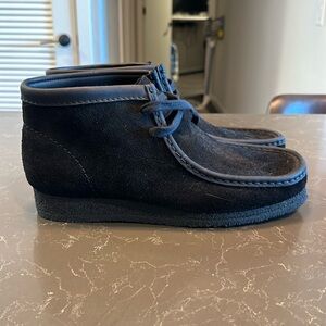 Clark Wallabee All Black 9.5 US, 8.5 UK Men’s